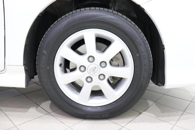 Toyota ISis I Рестайлинг с пробегом 2013 года, цена 1 120 000 рублей, 161014 км, минивэн, Автокод Объявления