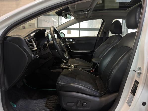 Kia XCeed I с пробегом 2021 года, цена 2 139 000 рублей, 42000 км, хэтчбек, Автокод Объявления