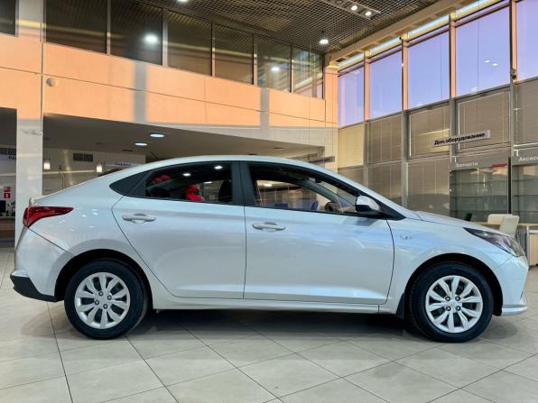 Hyundai Solaris II Рестайлинг с пробегом 2021 года, цена 1 485 000 рублей, 120467 км, седан, Автокод Объявления