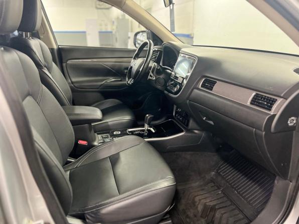 Mitsubishi Outlander III Рестайлинг 3 с пробегом 2019 года, цена 2 050 000 рублей, 155000 км, внедорожник, Автокод Объявления
