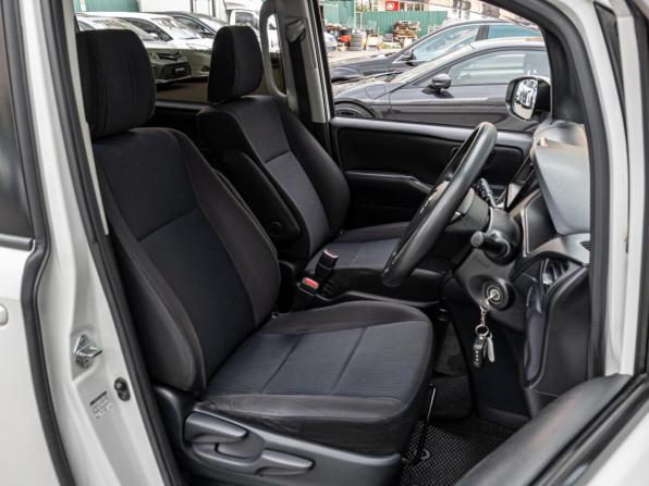 Toyota Noah III (R80) с пробегом 2015 года, цена 1 760 000 рублей, 199441 км, минивэн, Автокод Объявления