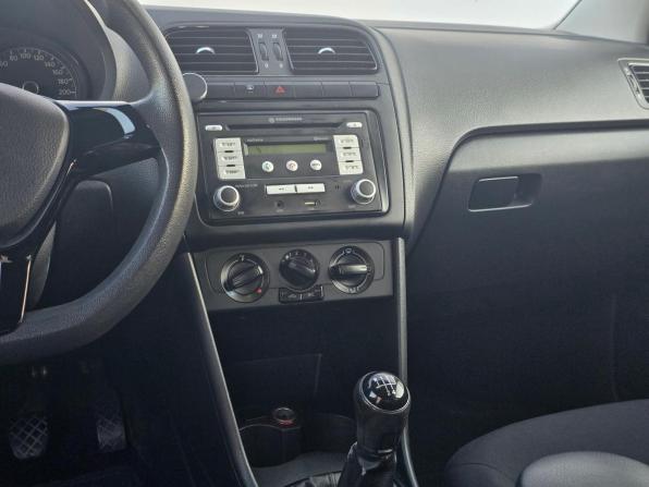Volkswagen Polo V Рестайлинг с пробегом 2015 года, цена 999 000 рублей, 140000 км, седан, Автокод Объявления