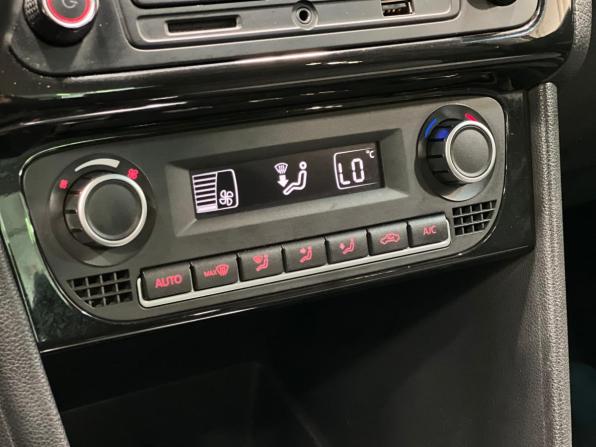 Volkswagen Polo V с пробегом 2014 года, цена 989 000 рублей, 121000 км, седан, Автокод Объявления