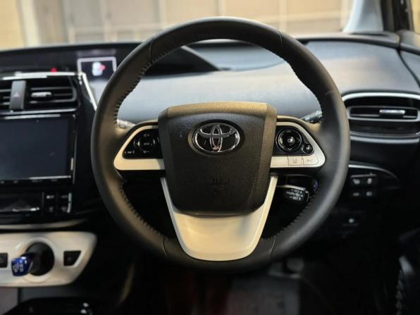 Toyota Prius IV (XW50) с пробегом 2016 года, цена 1 787 000 рублей, 115000 км, лифтбек, Автокод Объявления