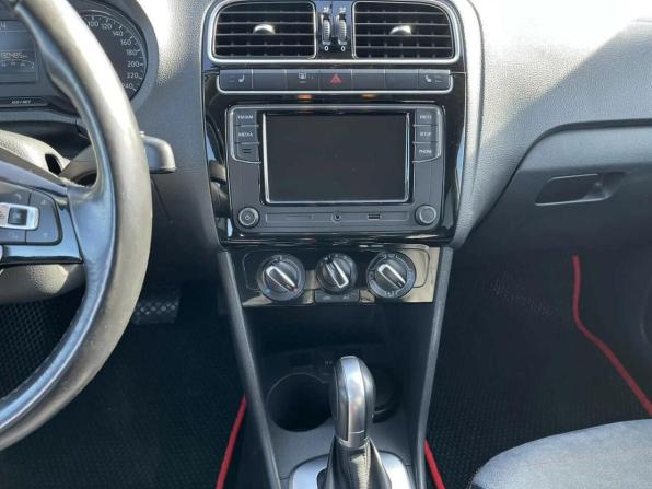Volkswagen Polo V Рестайлинг с пробегом 2017 года, цена 1 250 000 рублей, 130484 км, седан, Автокод Объявления