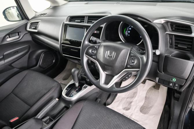 Honda Fit III Рестайлинг с пробегом 2017 года, цена 1 199 000 рублей, 75000 км, хэтчбек, Автокод Объявления