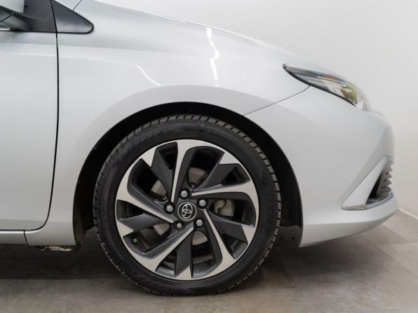 Toyota Auris II Рестайлинг с пробегом 2015 года, цена 1 297 000 рублей, 77633 км, хэтчбек, Автокод Объявления