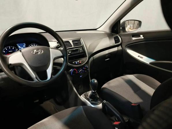 Hyundai Solaris I с пробегом 2012 года, цена 650 000 рублей, 130000 км, седан, Автокод Объявления