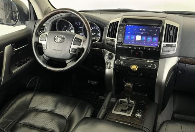Toyota Land Cruiser 200 Series Рестайлинг 1 с пробегом 2013 года, цена 3 850 000 рублей, 261686 км, внедорожник, Автокод Объявления