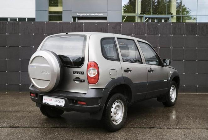 Chevrolet Niva I Рестайлинг с пробегом 2015 года, цена 690 000 рублей, 98622 км, внедорожник, Автокод Объявления