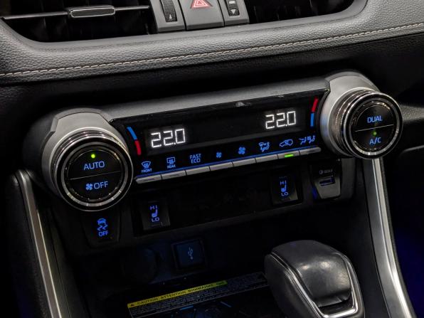 Toyota RAV4 V (XA50) с пробегом 2021 года, цена 3 600 000 рублей, 61436 км, внедорожник, Автокод Объявления