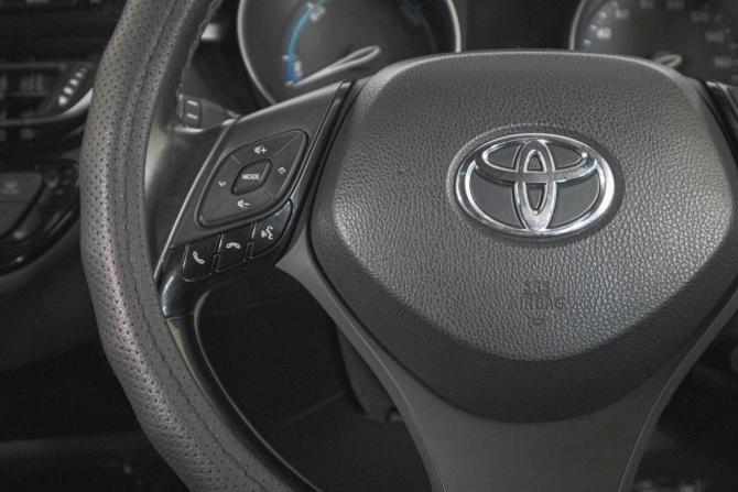 Toyota C-HR I с пробегом 2017 года, цена 2 359 000 рублей, 160000 км, внедорожник, Автокод Объявления