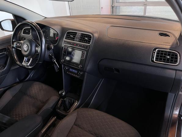 Volkswagen Polo V Рестайлинг с пробегом 2018 года, цена 1 130 000 рублей, 174935 км, седан, Автокод Объявления