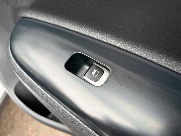 Kia Rio IV Рестайлинг с пробегом 2021 года, цена 1 365 000 рублей, 150000 км, хэтчбек, Автокод Объявления