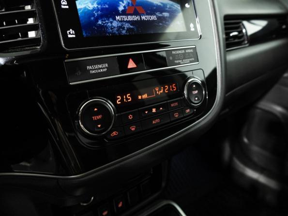 Mitsubishi Outlander III Рестайлинг 3 с пробегом 2019 года, цена 2 199 700 рублей, 80038 км, внедорожник, Автокод Объявления