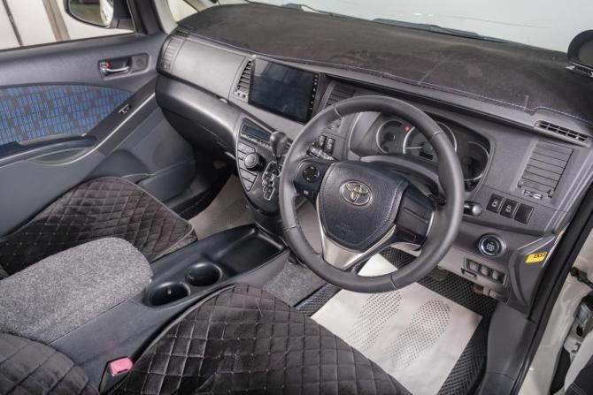 Toyota ISis I Рестайлинг с пробегом 2014 года, цена 1 629 000 рублей, 141000 км, компактвэн, Автокод Объявления
