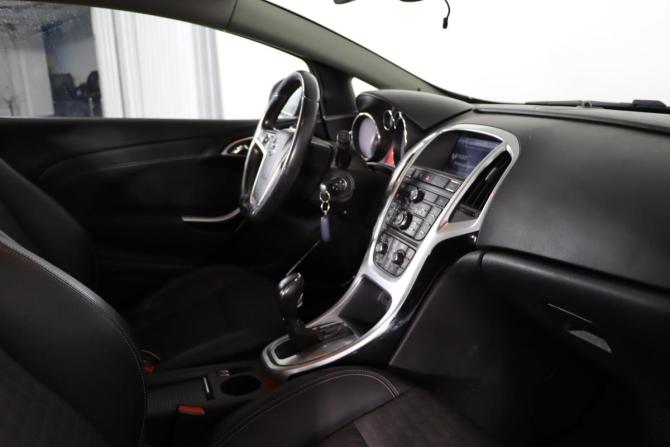 Opel Astra J Рестайлинг с пробегом 2013 года, цена 999 990 рублей, 158272 км, хэтчбек, Автокод Объявления