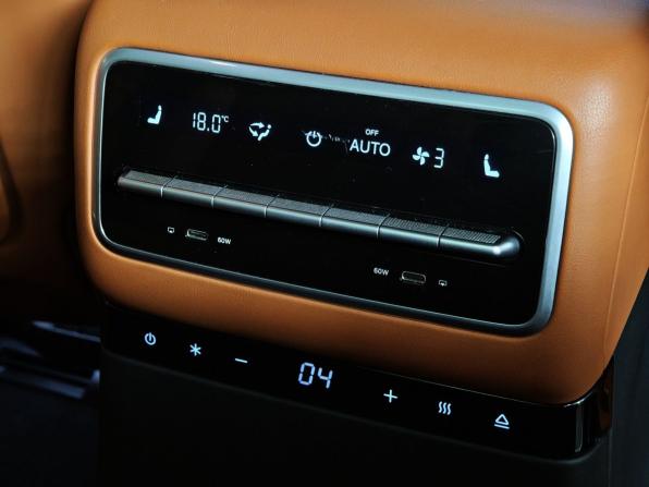 Li Auto (Lixiang) L9 I с пробегом 2024 года, цена 6 100 000 рублей, 73522 км, внедорожник, Автокод Объявления