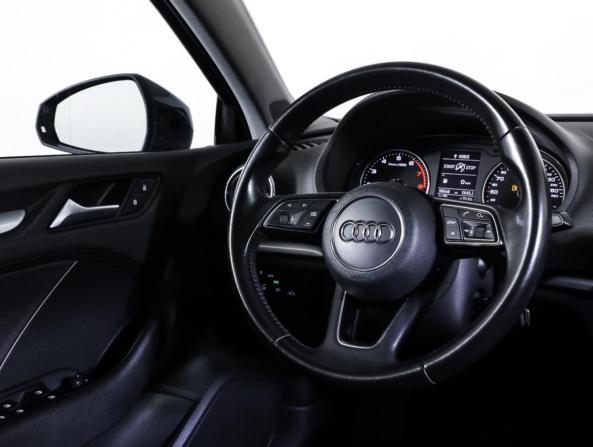 Audi A3 III (8V) Рестайлинг с пробегом 2016 года, цена 1 940 000 рублей, 95000 км, седан, Автокод Объявления