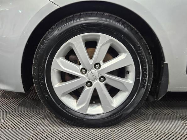 Kia Rio III Рестайлинг с пробегом 2015 года, цена 990 000 рублей, 163181 км, седан, Автокод Объявления