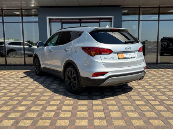 Hyundai Santa Fe III Рестайлинг с пробегом 2017 года, цена 2 293 000 рублей, 196004 км, внедорожник, Автокод Объявления