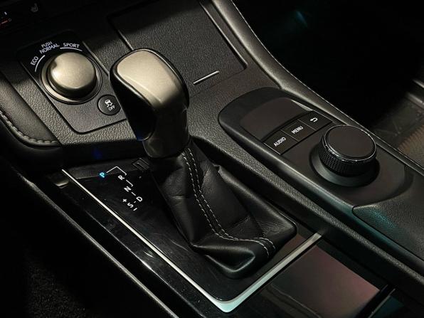 Lexus ES VI Рестайлинг с пробегом 2017 года, цена 2 490 000 рублей, 132973 км, седан, Автокод Объявления