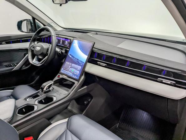 Geely Atlas II с пробегом 2024 года, цена 3 307 000 рублей, 27034 км, внедорожник, Автокод Объявления