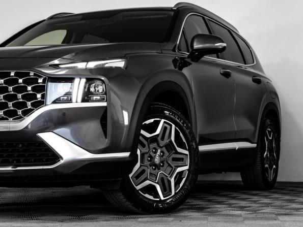 Hyundai Santa Fe IV Рестайлинг с пробегом 2023 года, цена 3 799 000 рублей, 93210 км, внедорожник, Автокод Объявления