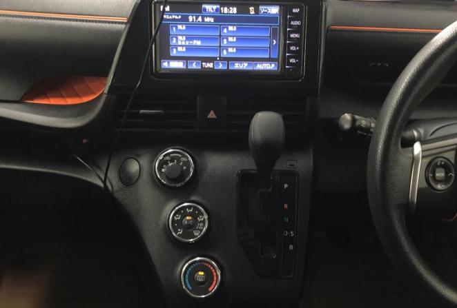 Toyota Sienta II Рестайлинг с пробегом 2019 года, цена 1 660 000 рублей, 68403 км, компактвэн, Автокод Объявления