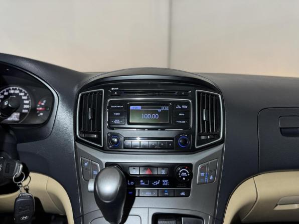 Hyundai H-1 II Рестайлинг с пробегом 2016 года, цена 2 099 000 рублей, 169749 км, минивэн, Автокод Объявления