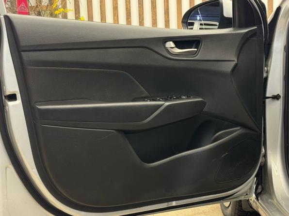Hyundai Solaris II с пробегом 2019 года, цена 714 999 рублей, 305000 км, седан, Автокод Объявления