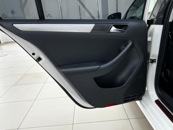 Volkswagen Jetta VI Рестайлинг с пробегом 2015 года, цена 980 000 рублей, 203323 км, седан, Автокод Объявления