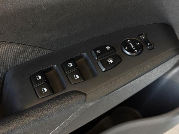 Hyundai Solaris II с пробегом 2019 года, цена 1 299 000 рублей, 98356 км, седан, Автокод Объявления