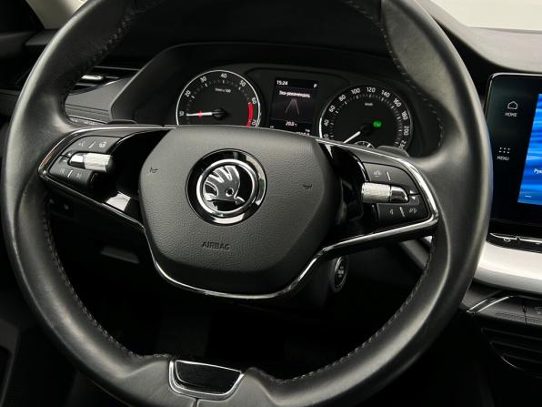 Skoda Octavia IV (A8) с пробегом 2021 года, цена 2 476 700 рублей, 33405 км, лифтбек, Автокод Объявления