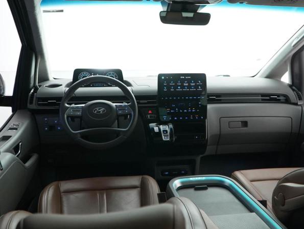 Hyundai Staria I с пробегом 2023 года, цена 5 650 000 рублей, 87120 км, минивэн, Автокод Объявления