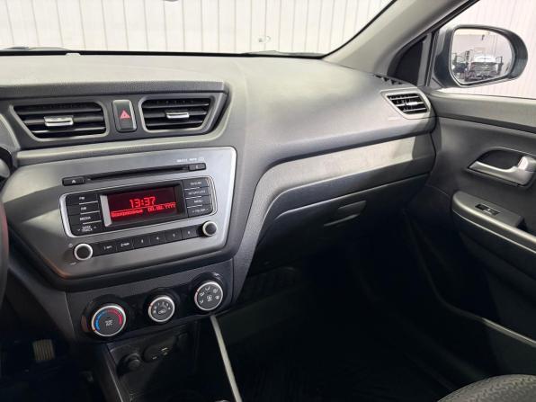 Kia Rio III Рестайлинг с пробегом 2016 года, цена 947 000 рублей, 103250 км, седан, Автокод Объявления