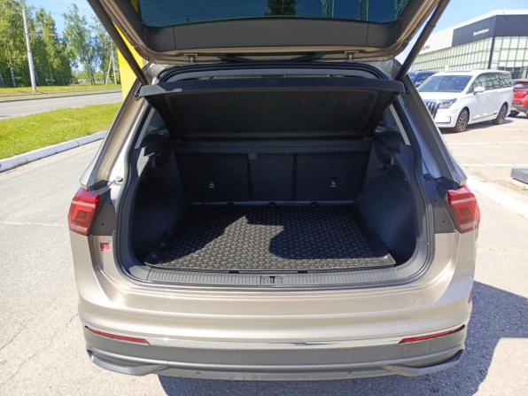 Volkswagen Tiguan II Рестайлинг с пробегом 2021 года, цена 3 695 000 рублей, 66347 км, внедорожник, Автокод Объявления