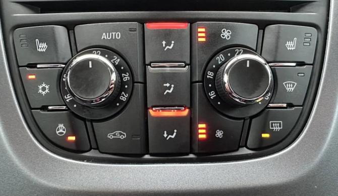 Opel Astra J Рестайлинг с пробегом 2014 года, цена 1 139 000 рублей, 69532 км, хэтчбек, Автокод Объявления