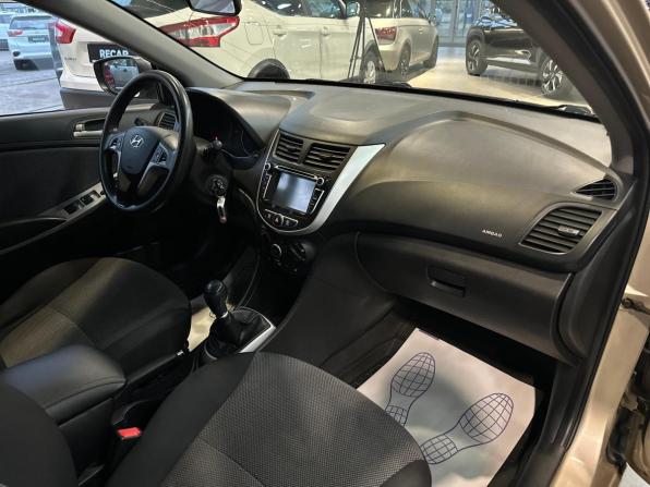 Hyundai Solaris I с пробегом 2013 года, цена 740 000 рублей, 175900 км, хэтчбек, Автокод Объявления