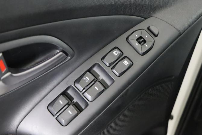 Hyundai ix35 I Рестайлинг с пробегом 2013 года, цена 1 379 990 рублей, 136002 км, внедорожник, Автокод Объявления