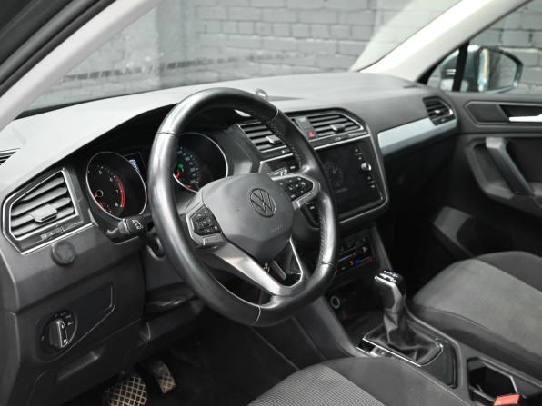 Volkswagen Tiguan II Рестайлинг с пробегом 2021 года, цена 2 900 000 рублей, 46912 км, внедорожник, Автокод Объявления
