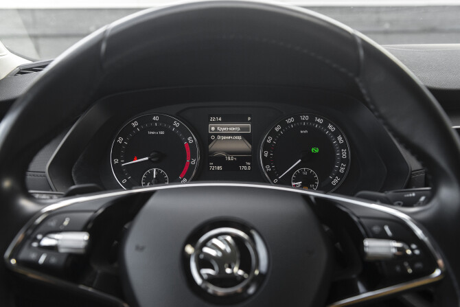 Skoda Octavia IV (A8) с пробегом 2021 года, цена 2 405 000 рублей, 72200 км, лифтбек, Автокод Объявления