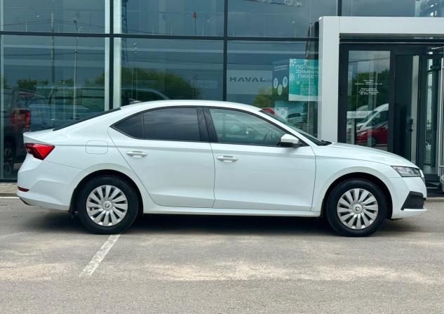 Skoda Octavia IV (A8) с пробегом 2021 года, цена 2 420 000 рублей, 51737 км, лифтбек, Автокод Объявления