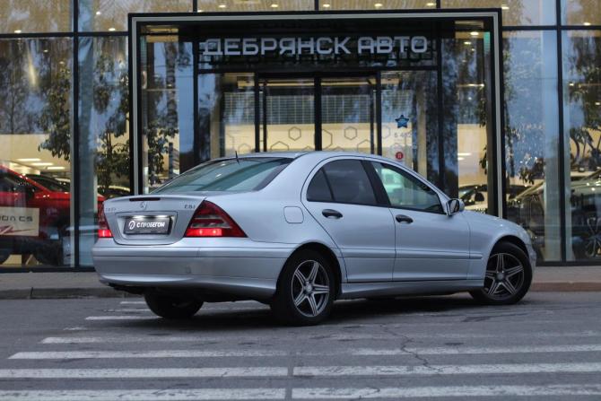 Mercedes-Benz C-Класс II (W203) Рестайлинг с пробегом 2006 года, цена 990 000 рублей, 427066 км, седан, Автокод Объявления