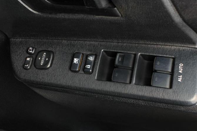 Toyota Noah II (R70) с пробегом 2012 года, цена 1 889 000 рублей, 198000 км, минивэн, Автокод Объявления