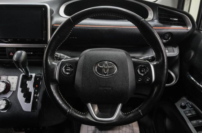 Toyota Sienta II Рестайлинг с пробегом 2020 года, цена 1 799 000 рублей, 60000 км, компактвэн, Автокод Объявления