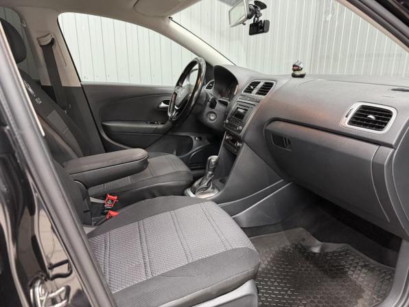 Volkswagen Polo V Рестайлинг с пробегом 2016 года, цена 1 068 000 рублей, 197331 км, седан, Автокод Объявления