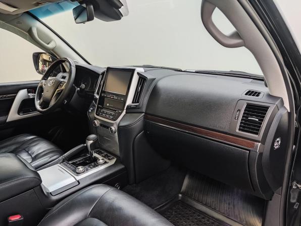 Toyota Land Cruiser 200 Series Рестайлинг 2 с пробегом 2017 года, цена 6 790 000 рублей, 131937 км, внедорожник, Автокод Объявления