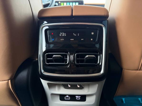 JETOUR X70+ I Рестайлинг с пробегом 2024 года, цена 2 160 000 рублей, 21300 км, внедорожник, Автокод Объявления