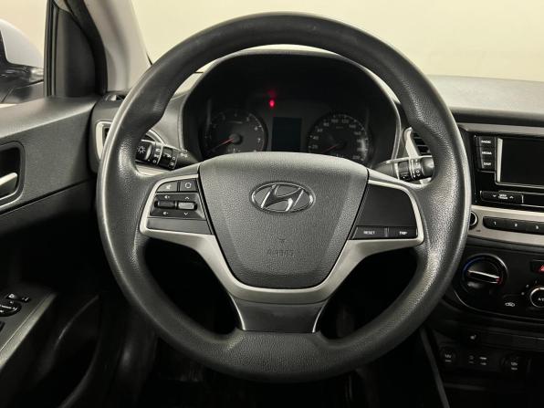 Hyundai Solaris II с пробегом 2018 года, цена 1 091 000 рублей, 214953 км, седан, Автокод Объявления